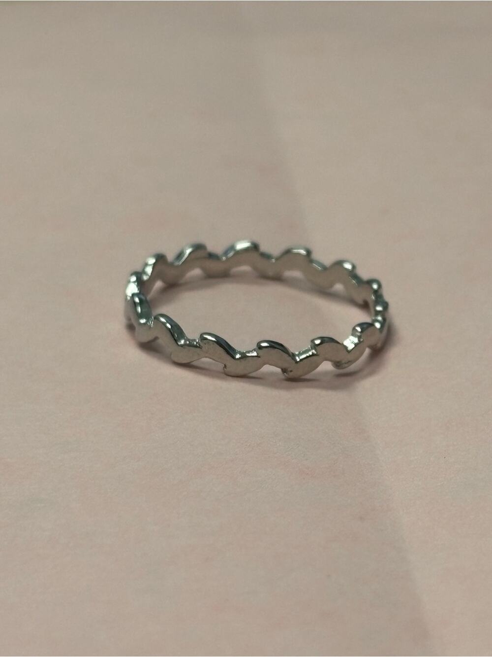 Silver Tone Wavy Eternity Ring – Size 8 / 18mm – NWOT ✨